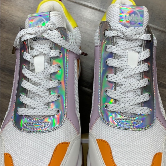 MICHAEL KORS WILMA TRAINER METALLIC PU OPT/SILVER - Picture 8 of 16